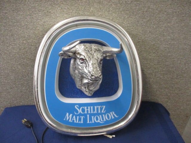 Schlitz Malt Liquor Bull Sign: didn't light 15.5"w x 17"t