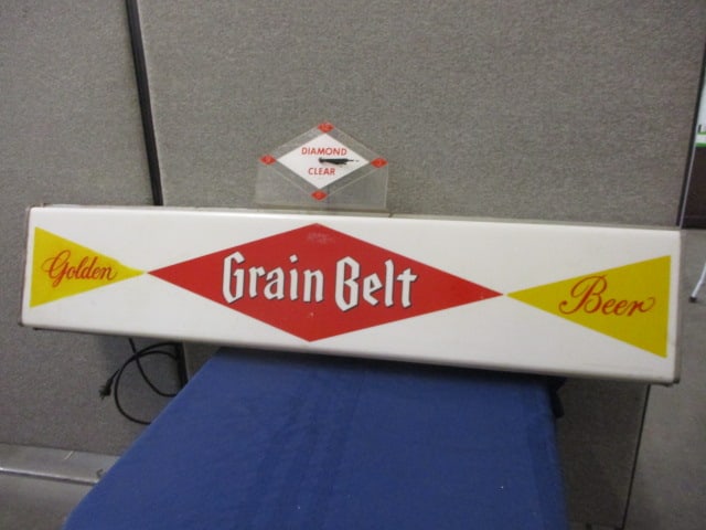 Grain Belt Beer Clock Sign (bad cord) (1 of 4)