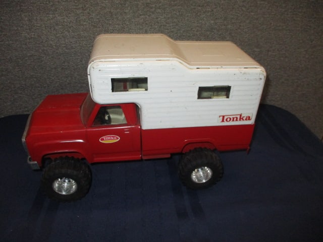 70's Tonka Truck & Camper #11060: 15"L x 9"T x 6"
