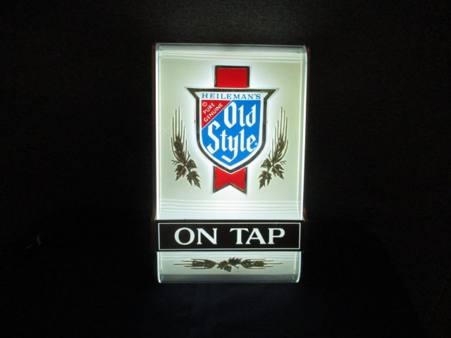 Lighted Old Style Beer Sign (1 of 3)