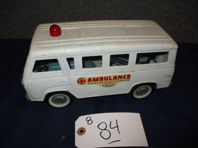 Nylint Red Cross Ambulance (1 of 4)