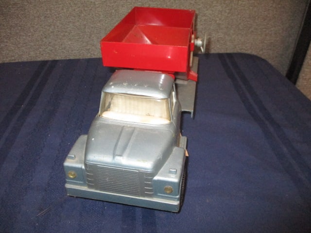 Ertl Gravity Bin Truck - 3