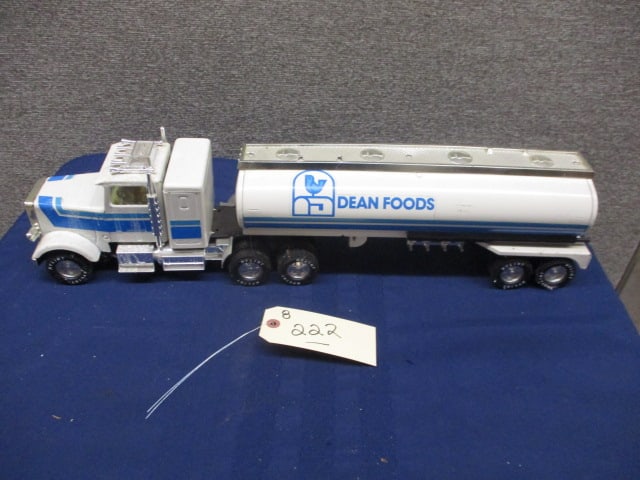 Nylint Dean Foods Tractor Trailer (1 of 4)