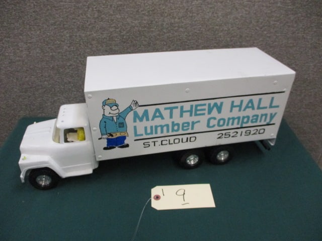 Ertl Mathew hall Lumber Box Truck: 21"L x 9"T x 6.5"