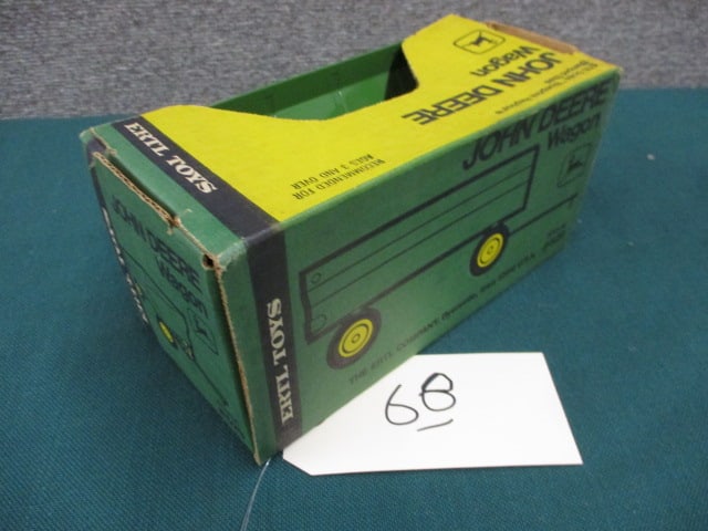 Ertl John Deere Wagon - 2