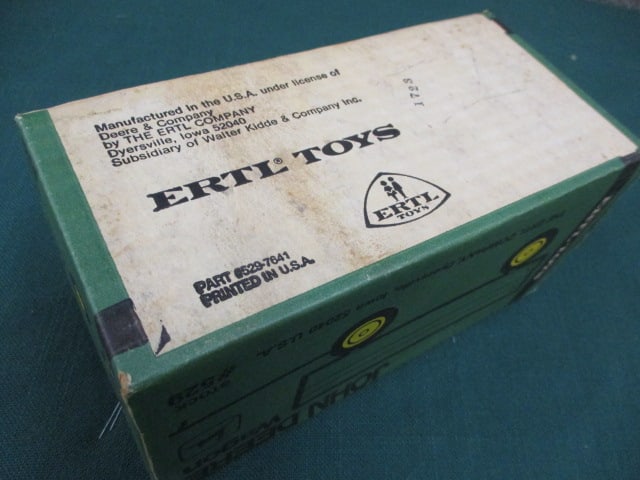 Ertl John Deere Wagon - 3