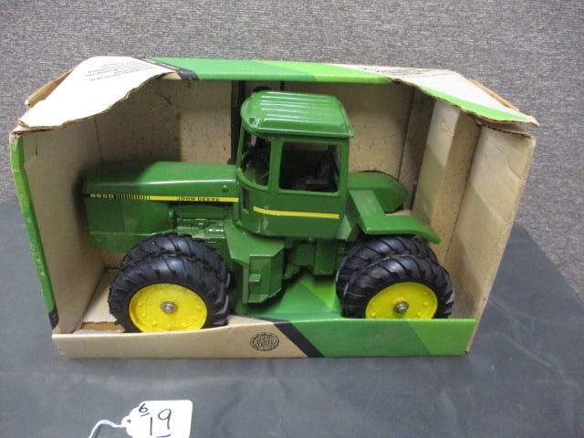 Ertl John Deere 8650 Tractor (1 of 3)