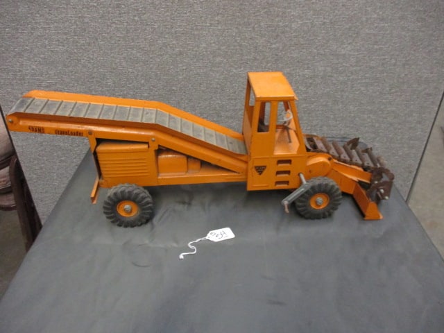 Nylint Adams Traveloader: 31"L x 11"T