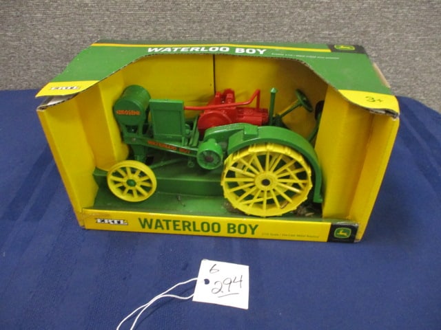 Ertl Waterloo Boy Tractor (1 of 3)