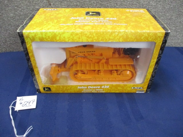 Ertl John Deere 430 Crawler (1 of 3)