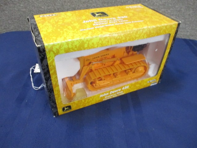 Ertl John Deere 430 Crawler - 3