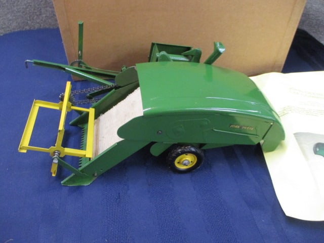Eska John Deere 12 A Combine: 6"W x 3"T