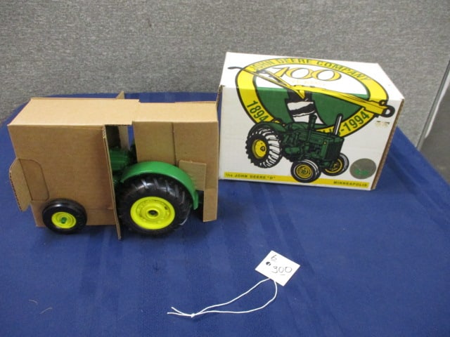 Ertl John Deere D Tractor (1 of 3)