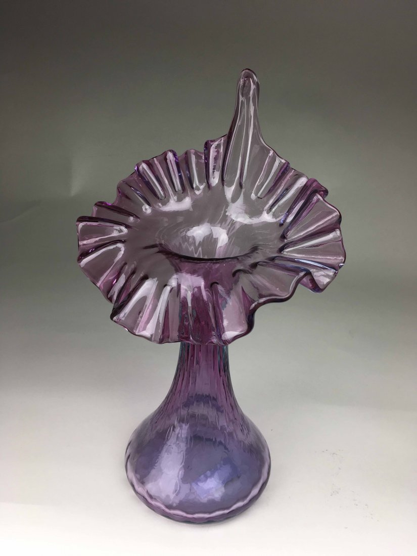 Fenton Tulip Shaped Vase (1 of 3)