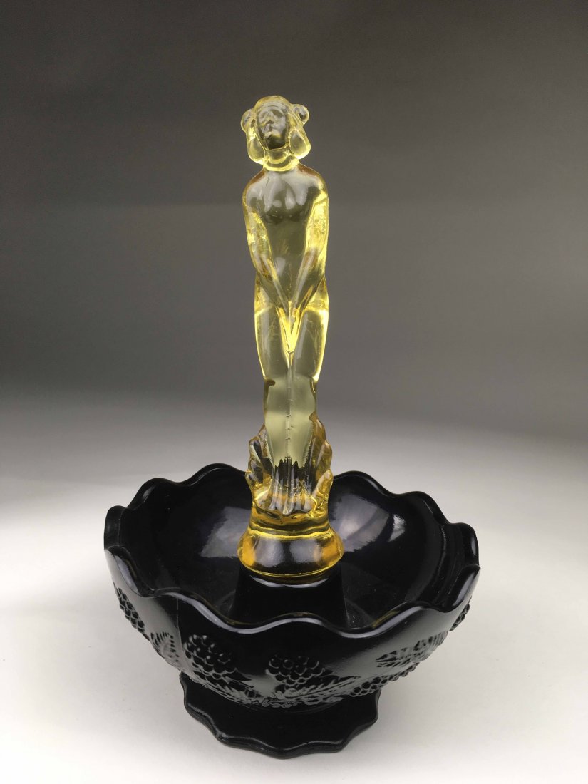 Fenton Unique Girl Epergne (1 of 3)