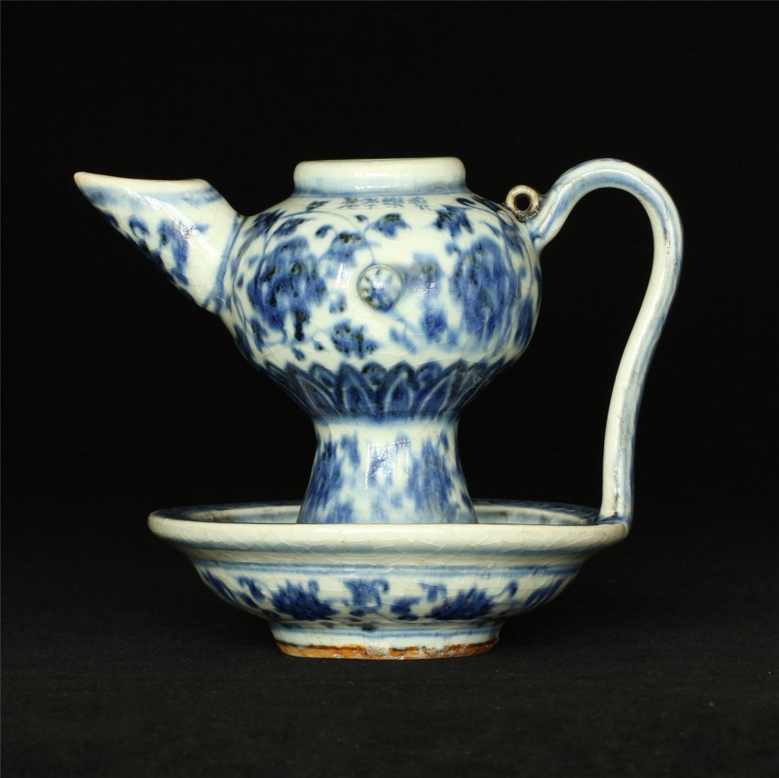 Blue and white porcelain pot of Ming Dynasty YongLe: Blue and white porcelain pot of Ming Dynasty YongLe mark. Measure(inch), Height: 6, Length: 7-1/2 , Width: 6 .