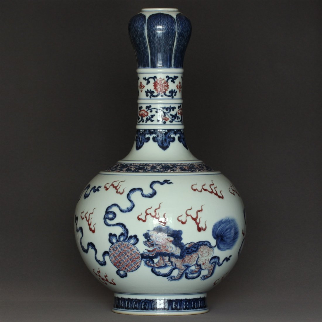Blue and white & underglaze red porcelain vase of Qing (1 of 10)