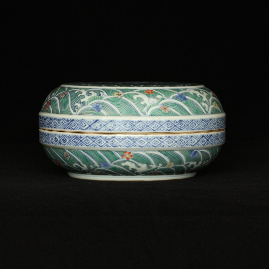 Doucai porcelain box of Ming Dynasty ChengHua mark. (1 of 10)