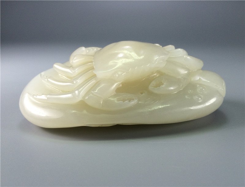 Exquisite Chinese white jade carved Crab. (1 of 8)