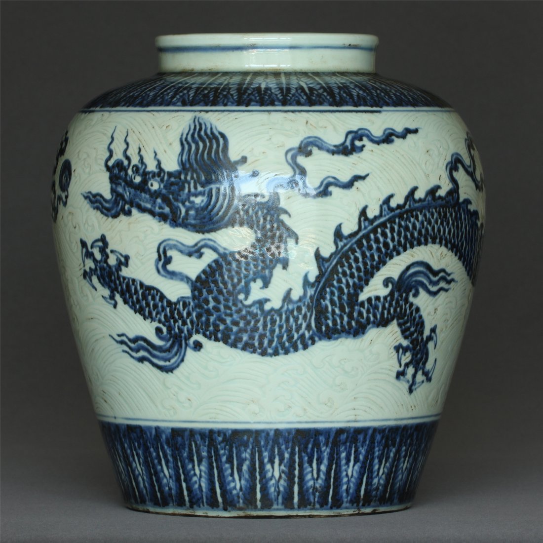 Blue And White Porcelain jar Ming Dynasty.: Blue And White Porcelain jar Ming Dynasty. Measure(inch), Height: 9-1/4 , Diameter: 8-1/2 .