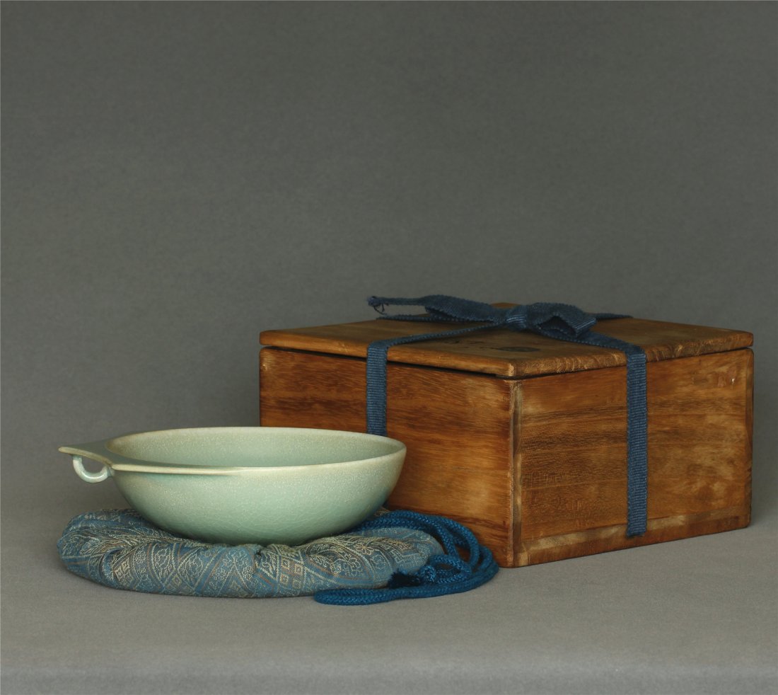 A LongQuan-Kiln Brush Washer Southern Song Dynasty. (1 of 10)