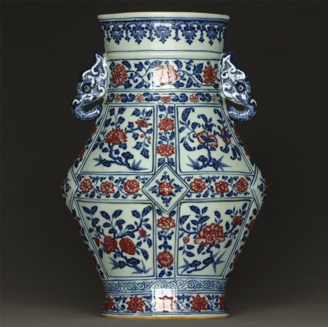 Blue and white & underglaze red porcelain vase of Qing (1 of 10)