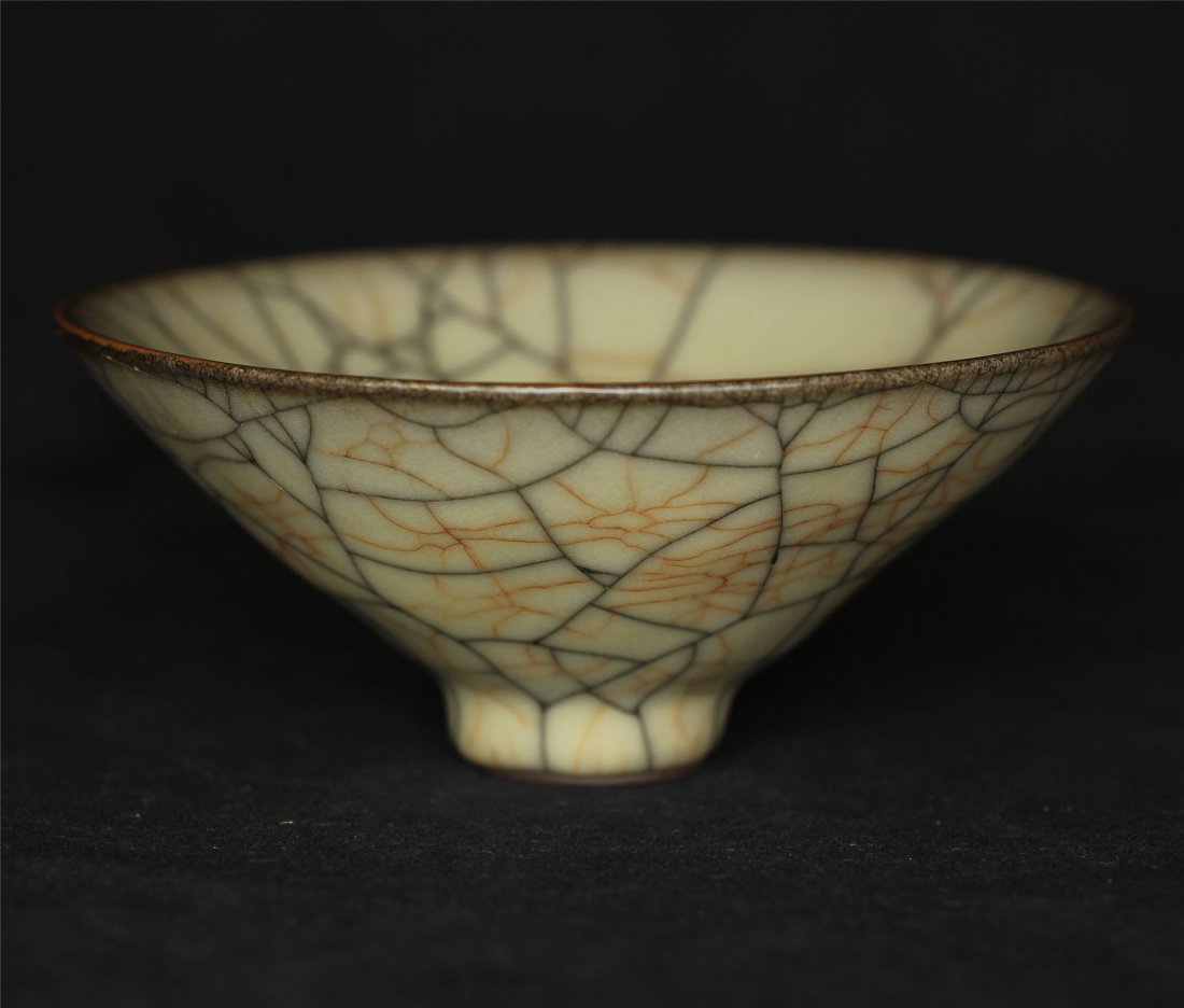 Chinese antique celadon bowl.: Chinese antique celadon bowl. Measure(inch), Height: 2-1/2, Diameter: 5-5/8 .