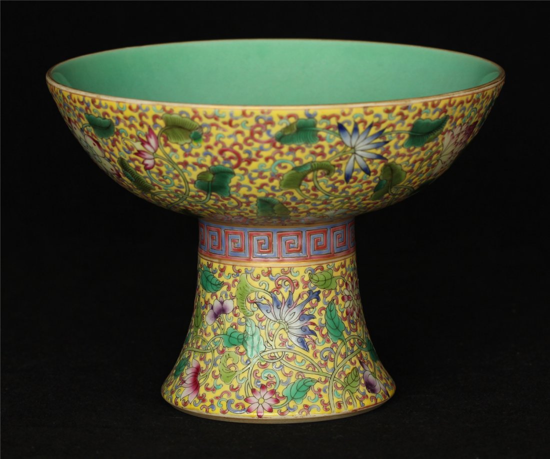 Famille rose porcelain chalice of Qing Dynasty QianLong: Famille rose porcelain chalice of Qing Dynasty QianLong mark. Measure(inch), Height: 5, Diameter: 7 .