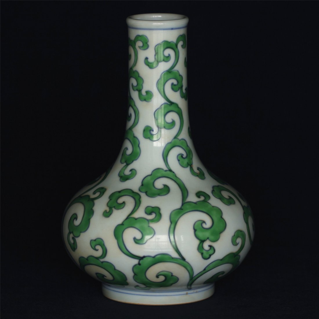 Doucai porcelain vase of Ming Dynasty ChengHua mark. (1 of 10)