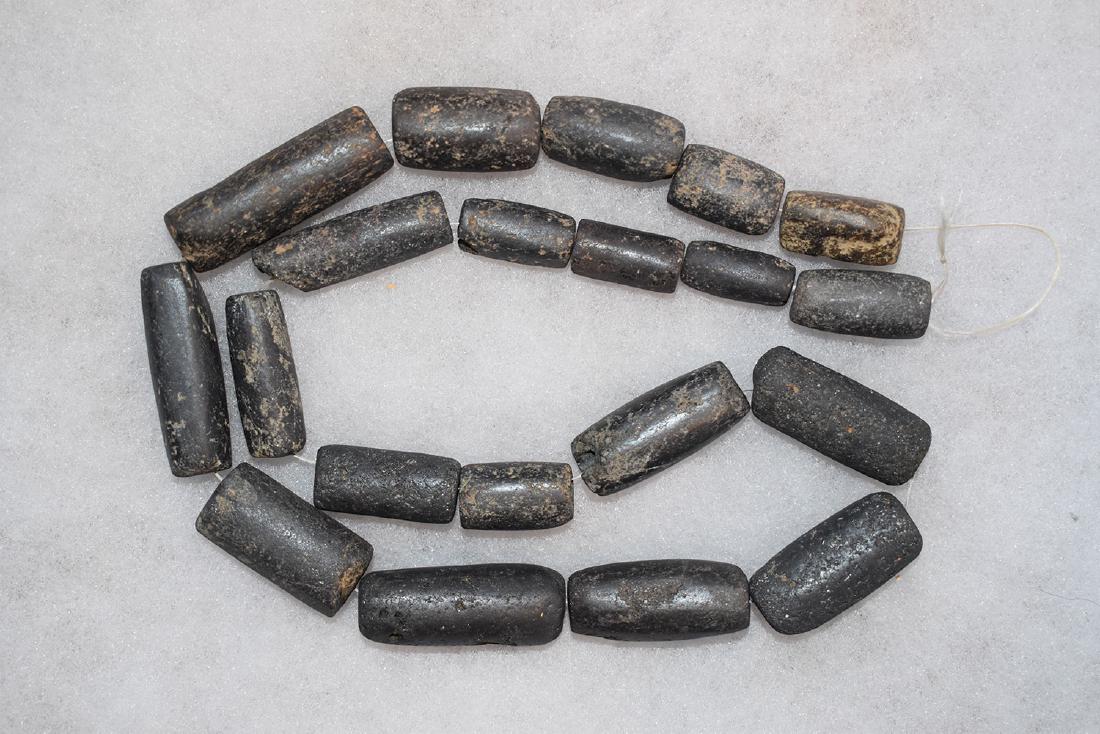 Pre-Columbian Hematite bead necklace, 20 beads, Very (1 of 1)