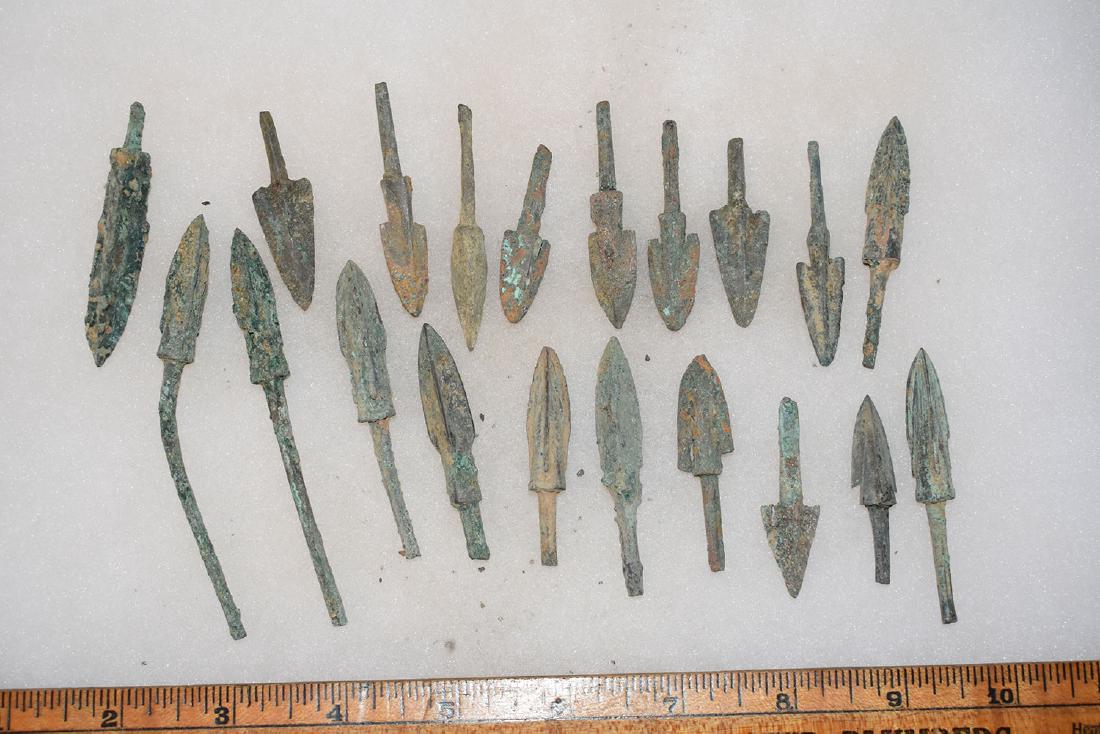 lot of 20 Bronze Age Roman Arrowheads (1 of 1)