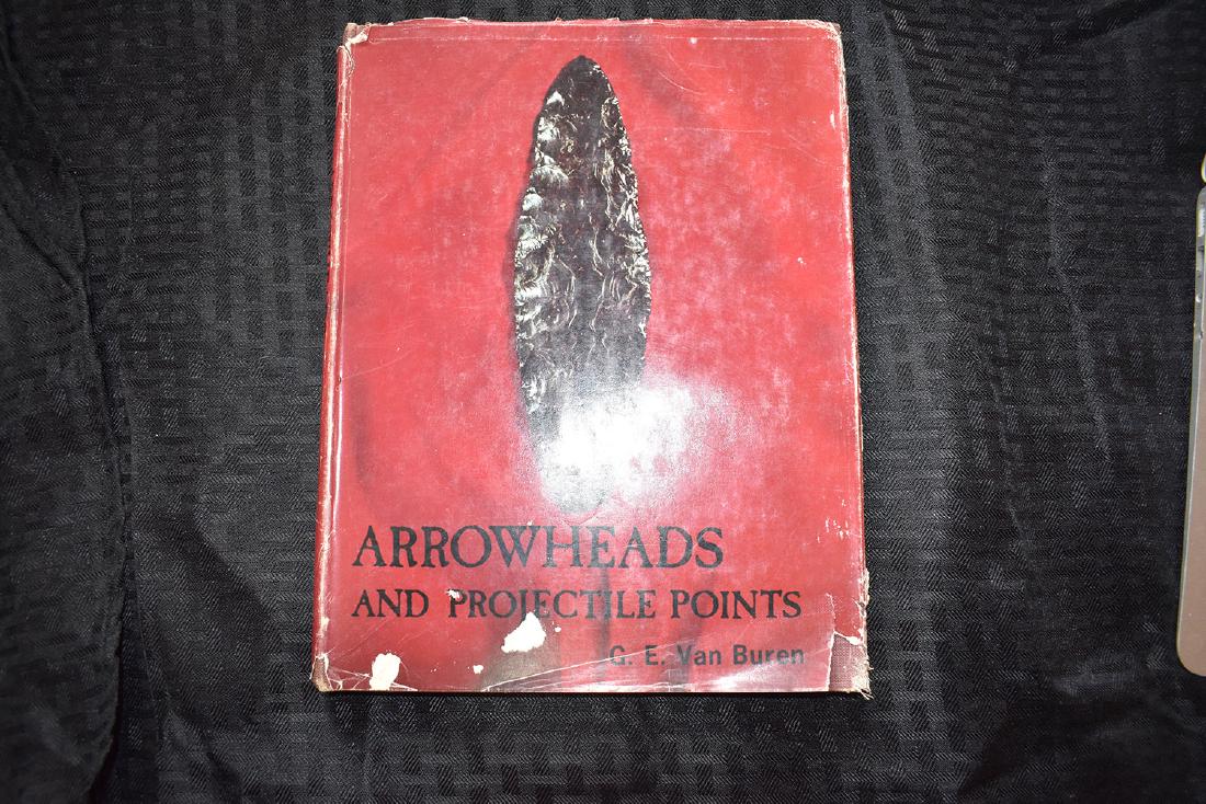 Arrowheads and Projectile Points, G E Van Buren 1975 (1 of 1)