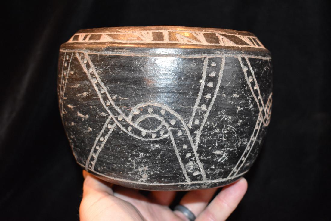 6.1/4"x4.1/2" Pre-Columbian Pottery Vessel Black / Good (1 of 7)