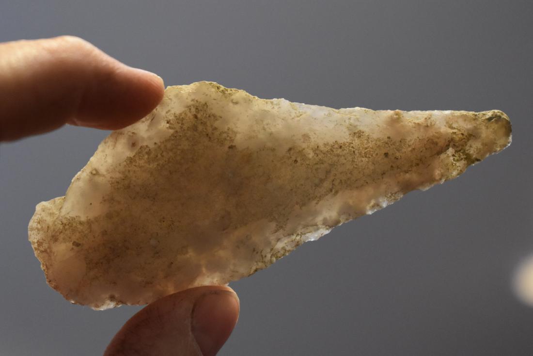 4" Harahey, Chalcedony, Gettysburg South Dakota: Nice point found near Gettysburg South Dakota in the 1950â€™s. On Private Land.