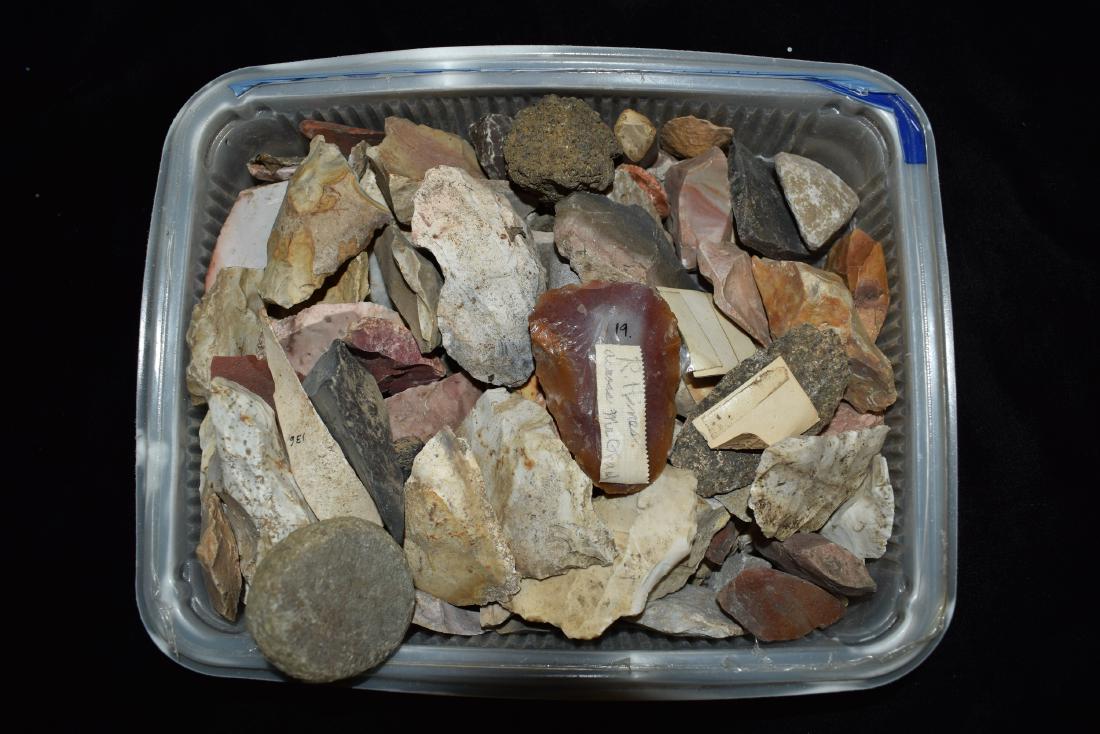 Lot of arrowheads and site material, collection of Wes (1 of 6)