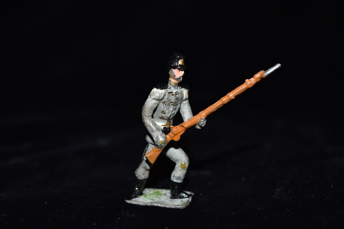 Lead/Tin Civil War Confederate Soldier with Musket Toy (1 of 6)