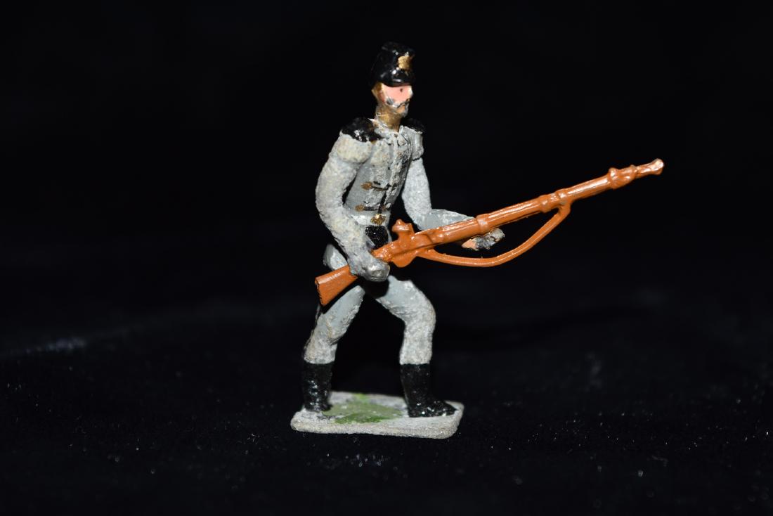 Lead/Tin Civil War Confederate Soldier with Musket Toy (1 of 6)