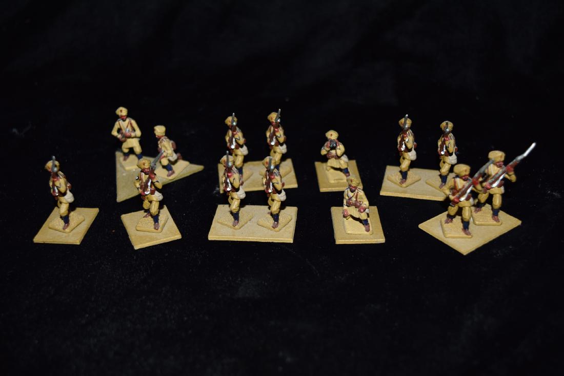 11 Piece Lead/Tin Middle Eastern Soldiers Toy Early/Mid: 11 Piece Lead/Tin Middle Eastern Soldiers Toy Early/Mid 20th Century