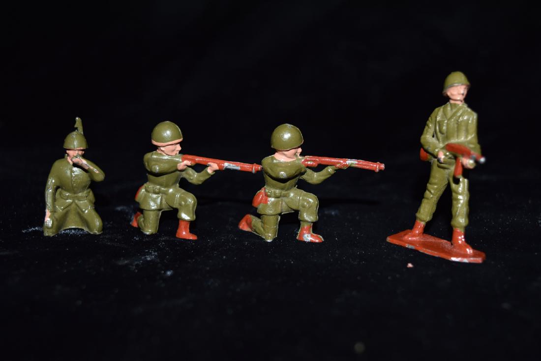 4 Piece Lead/Tin WWII US Army Soldiers Toys England (1 of 8)