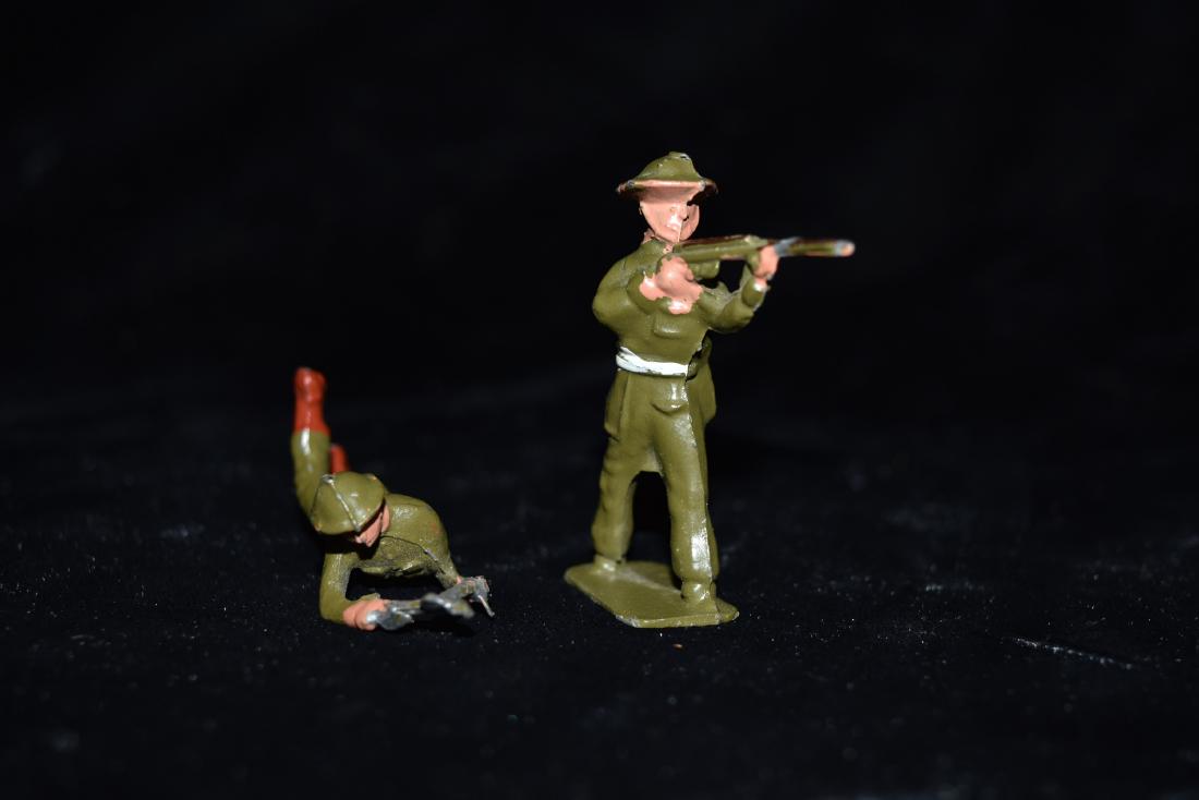 2 Piece Lead/Tin WWII British Army Soldiers Toys (1 of 6)