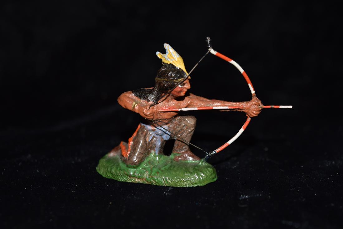 Elastolin Indian Kneeling Shooting Bow Toy Germany (1 of 6)