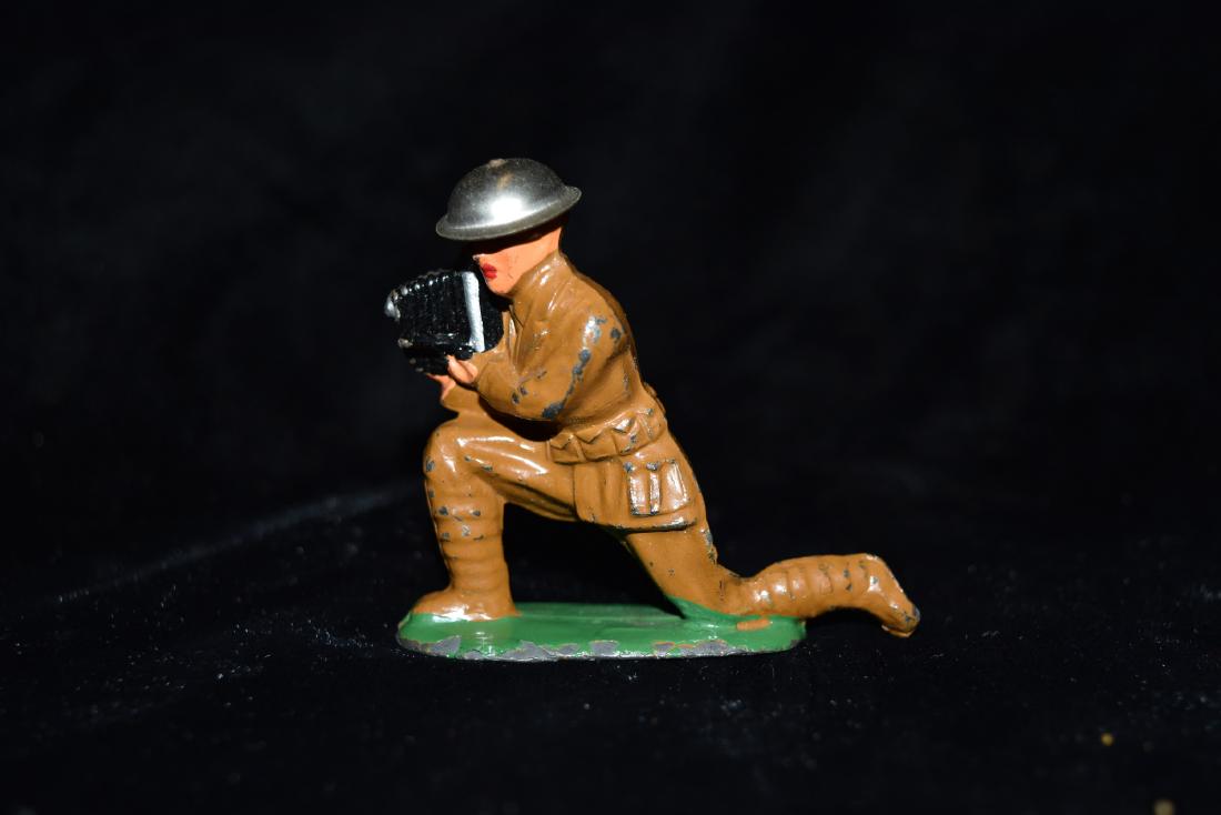 Barclay Diecast Soldier with Camera Toy USA Early 20th (1 of 6)