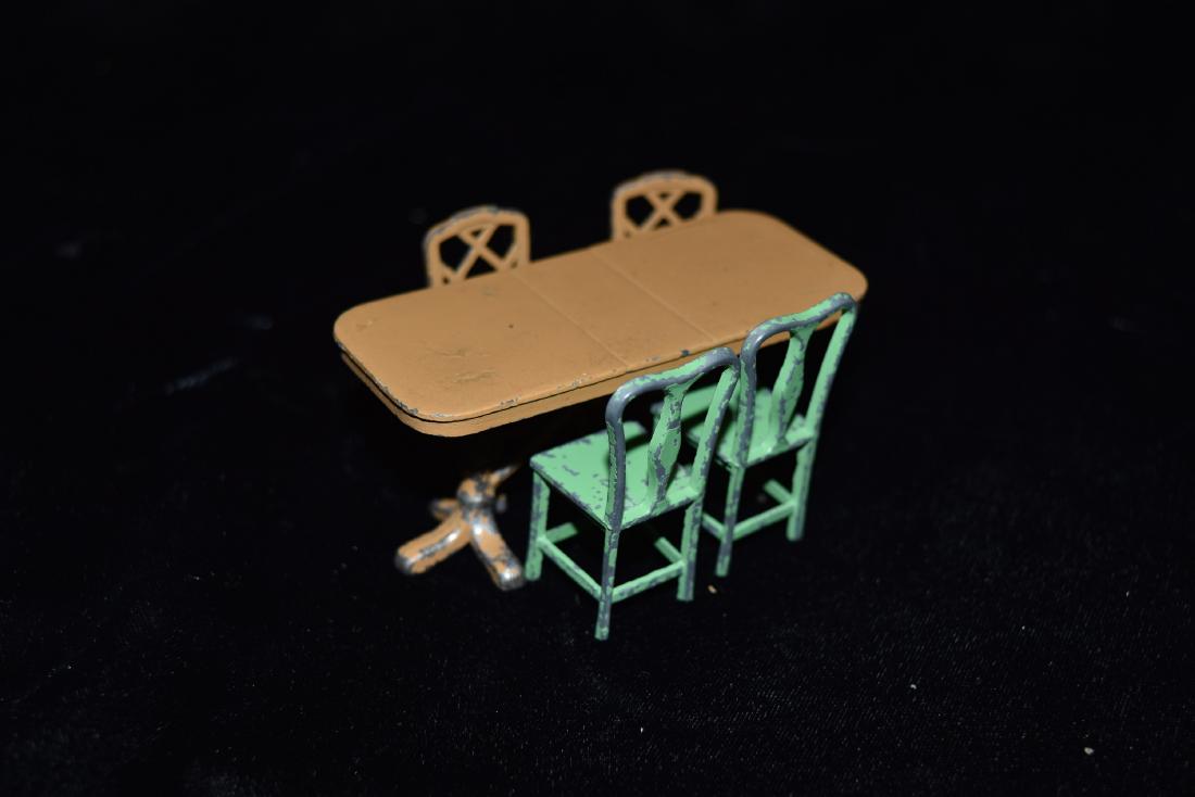 Tootsie Toy Cast Iron Table and Chairs Toy European (1 of 7)