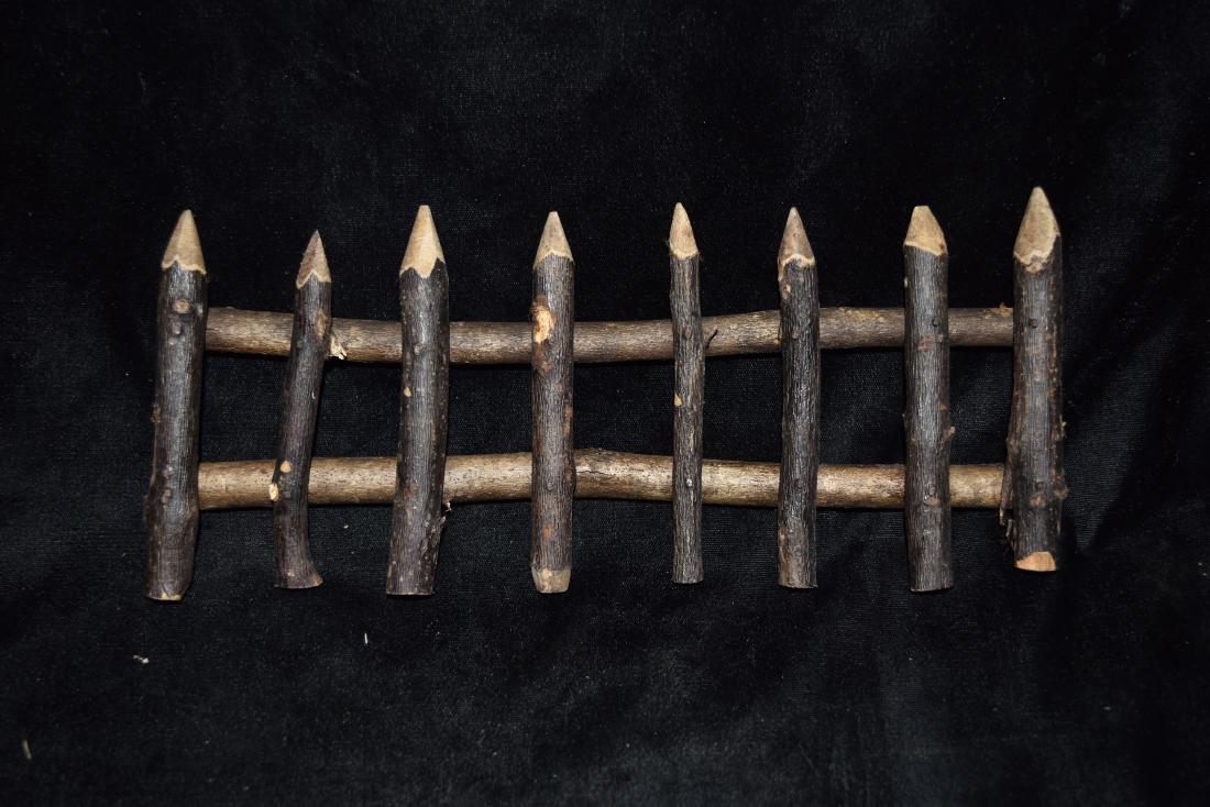 Wood Log Model Fence Section with Pointed Ends Toy (1 of 4)