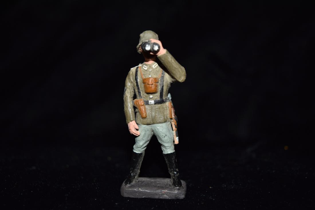 WWII German Soldier with Binoculars Toy Germany Early (1 of 6)