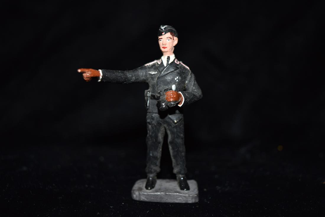 WWII German Officer with Binoculars Toy Germany Early (1 of 6)