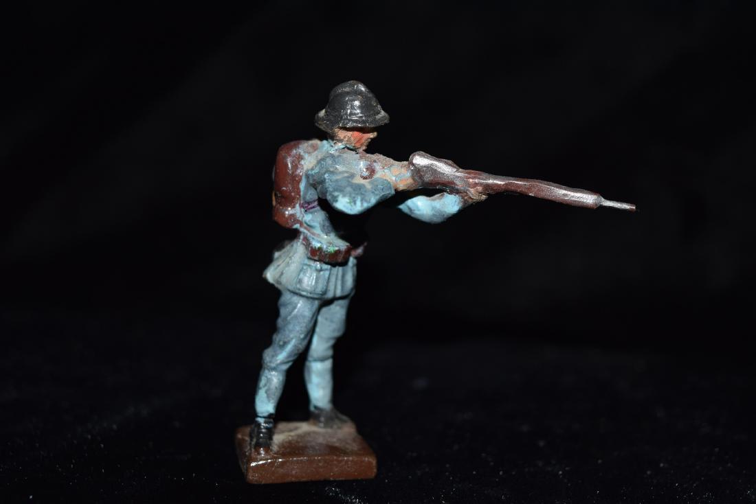 Lineol Soldier Shooting Rifle Toy Germany Early 20th: Lineol Soldier Shooting Rifle Toy Germany Early 20th Century