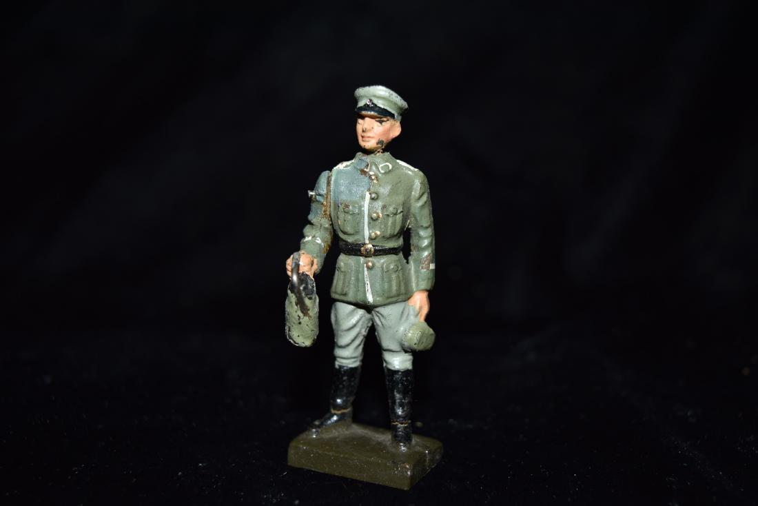 Lineol WWII German Officer with Moveable Arm Toy (1 of 7)