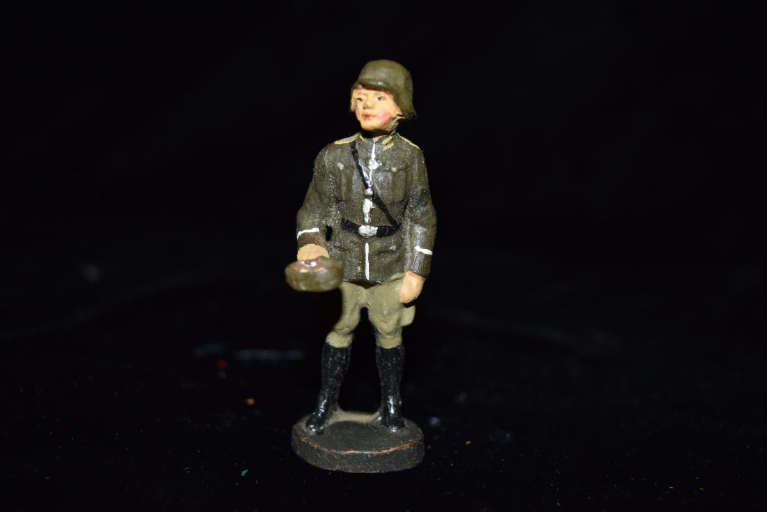 Elastolin WWII German Soldier with Pot  Toy Germany (1 of 6)