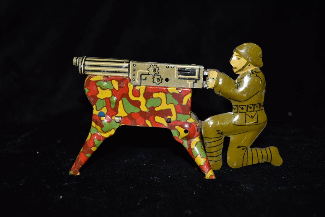 Pressed Metal Soldier Shooting Wind Up Machine Gun Toy: Pressed Metal Soldier Shooting Wind Up Machine Gun Toy Germany Early/Mid 20th Century